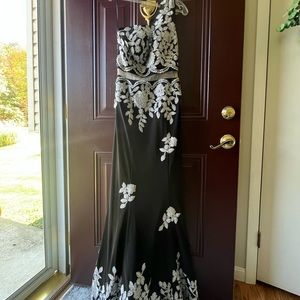 One of a kind Dave & Johnny designer prom/special event dress